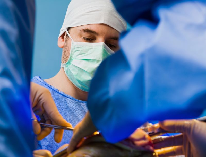 Choosing the Right Orthopedic Surgeon for Your Joint Replacement: Key Factors to Consider